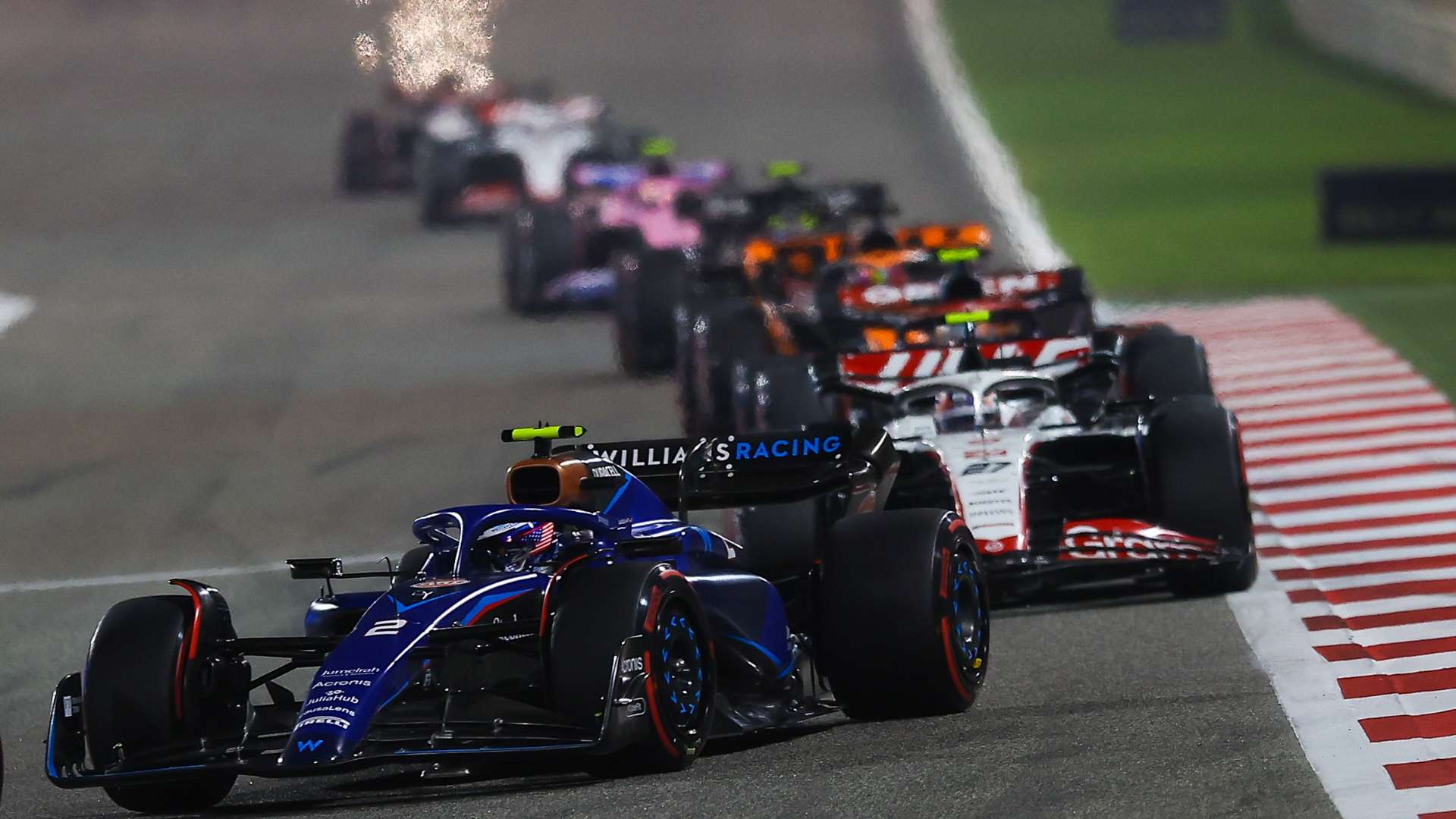 场上占据主 场上占据主